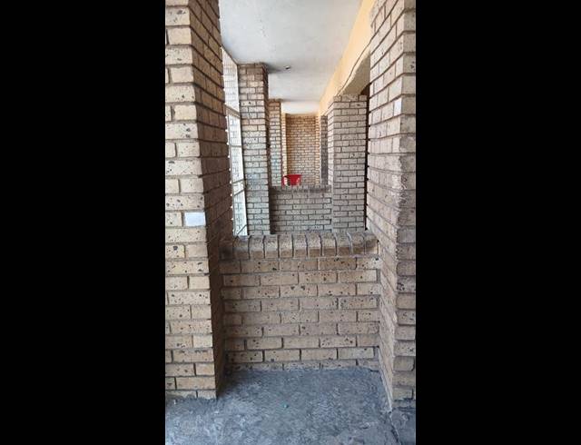 12 BEDROOM HOUSE FOR SALE IN HOSPITAL VIEW